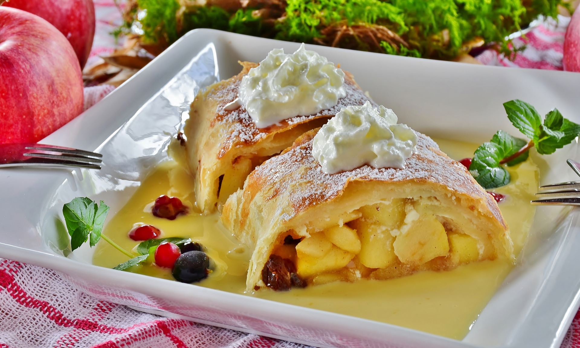 Come fare lo strudel: ricetta e preparazione da seguire