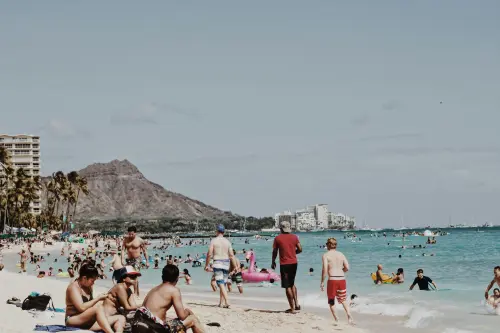 Come evitare il caos turistico in vacanza: itinerari e consigli per un soggiorno rilassante in alta stagione