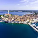 Esplorare le isole dei Balcani in traghetto: una guida completa per i viaggiatori italiani