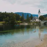 Lago di Bohinj: la Slovenia autentica oltre Bled