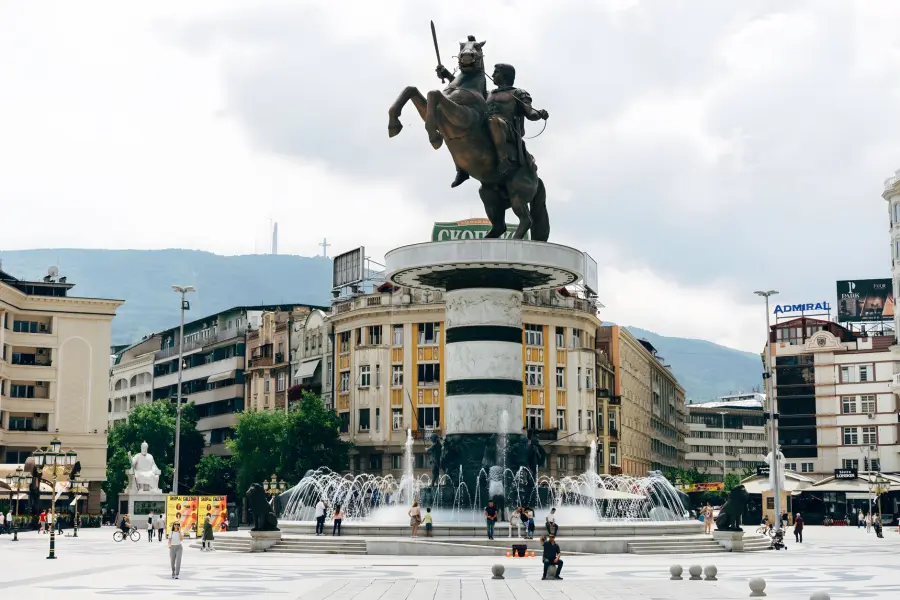 Skopje: statue, bazar e identità divisa